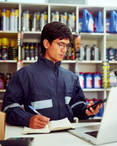 mechanic-taking-notes-and-using-smartphone-in-auto-2025-06-05-20-21-13-utc (1)